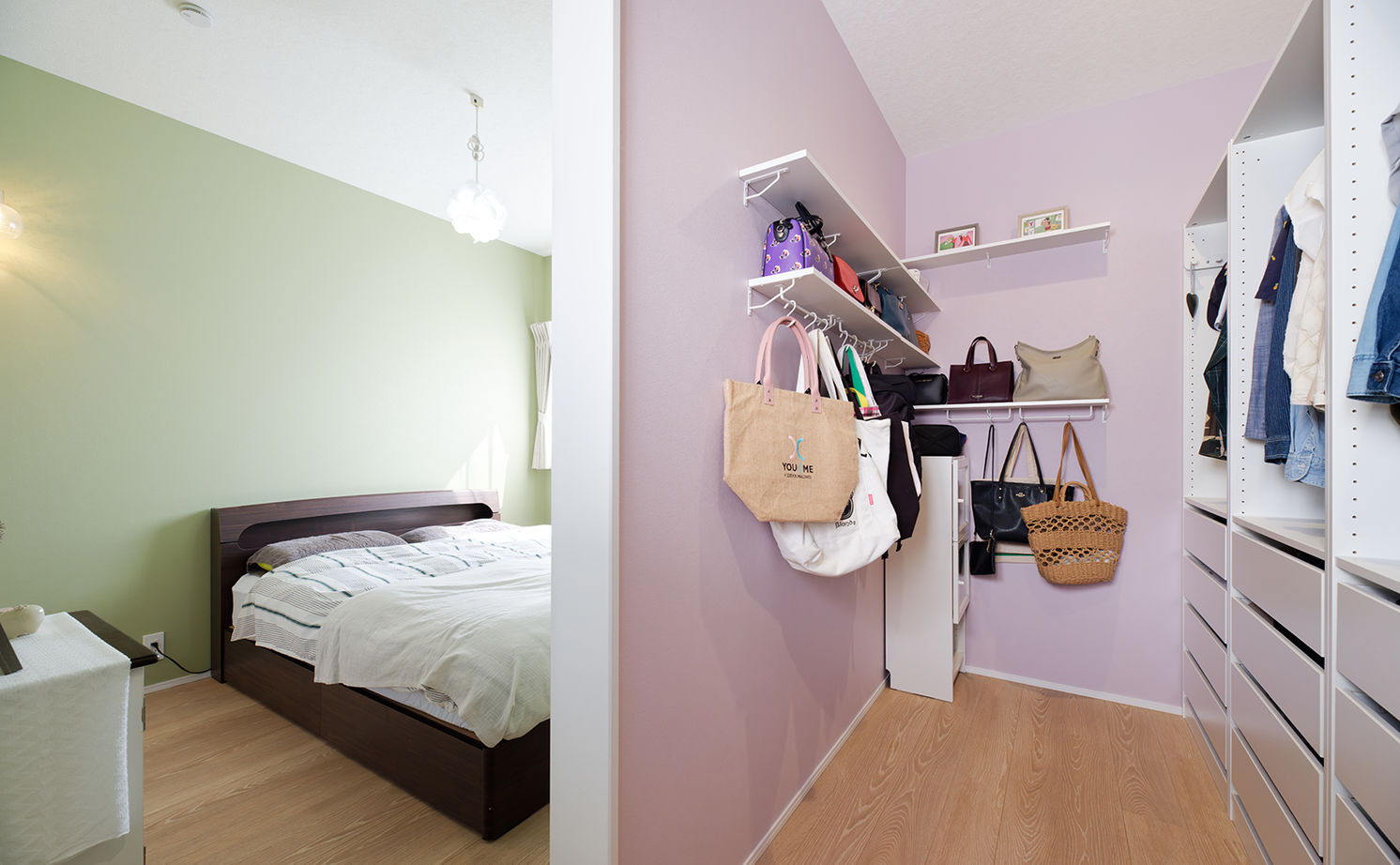 アサヒグローバルホーム 【2000万円台/間取り/30坪台/坪庭/海外風】上はワークスペース、下は漫画コーナーのスキップフロアの家の建築実例画像16