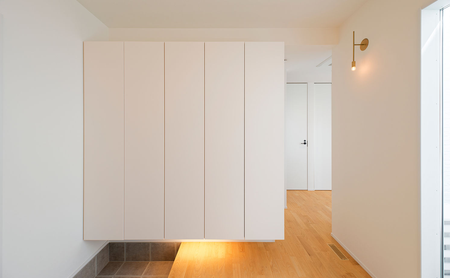 アサヒグローバルホーム 【2000万円台/間取り/30坪台/坪庭/海外風】上はワークスペース、下は漫画コーナーのスキップフロアの家の建築実例画像19