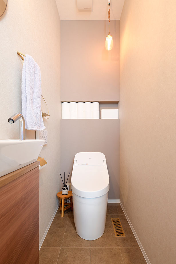 アサヒグローバルホーム 【2000万円台/間取り/30坪台/坪庭/海外風】上はワークスペース、下は漫画コーナーのスキップフロアの家の建築実例画像20