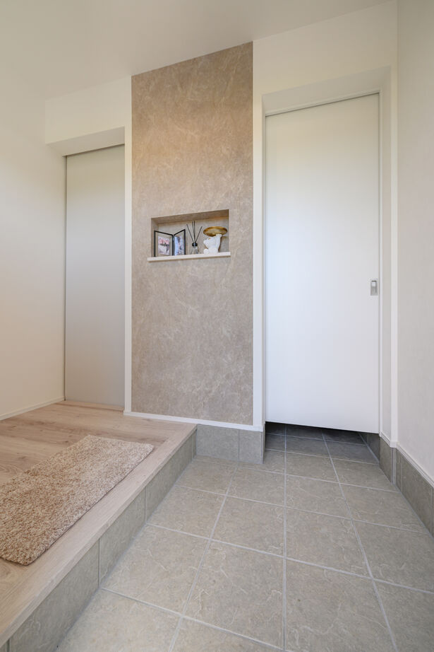 アサヒグローバルホーム 【2000万円台/間取り/30坪台/中庭】家族の会話をつなぐ、吹き抜けとリビング階段があるホテルライクな家の建築実例画像2