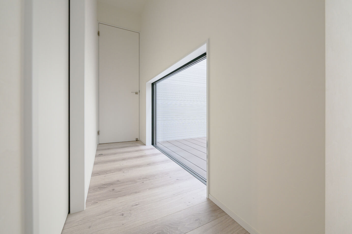 アサヒグローバルホーム 【2000万円台/間取り/30坪台/中庭】家族の会話をつなぐ、吹き抜けとリビング階段があるホテルライクな家の建築実例画像3