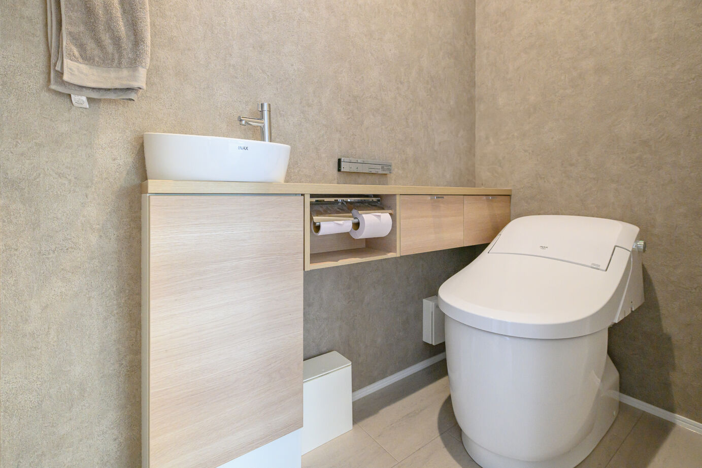 アサヒグローバルホーム 【2000万円台/間取り/30坪台/中庭】家族の会話をつなぐ、吹き抜けとリビング階段があるホテルライクな家の建築実例画像7