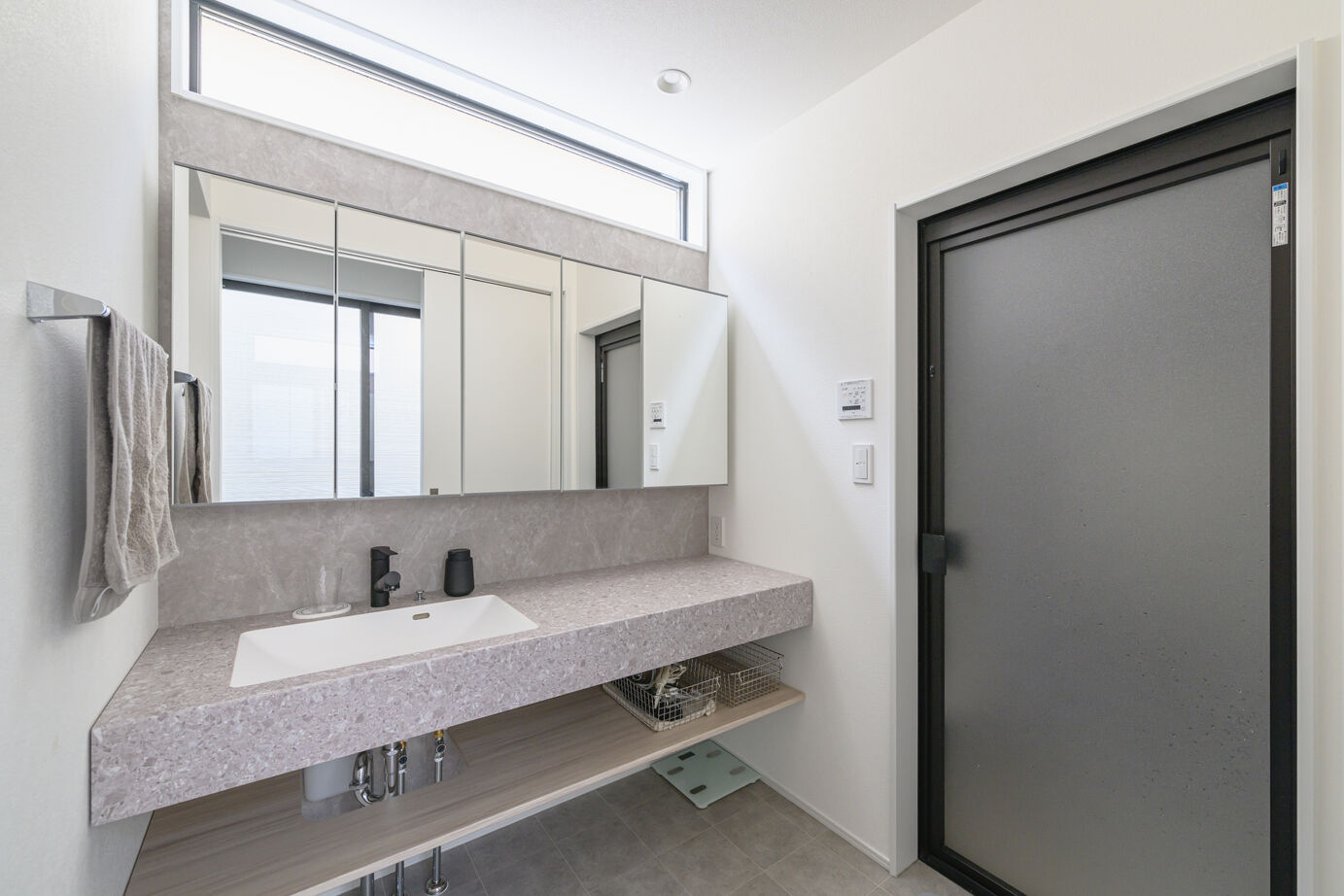 アサヒグローバルホーム 【2000万円台/間取り/30坪台/中庭】家族の会話をつなぐ、吹き抜けとリビング階段があるホテルライクな家の建築実例画像9