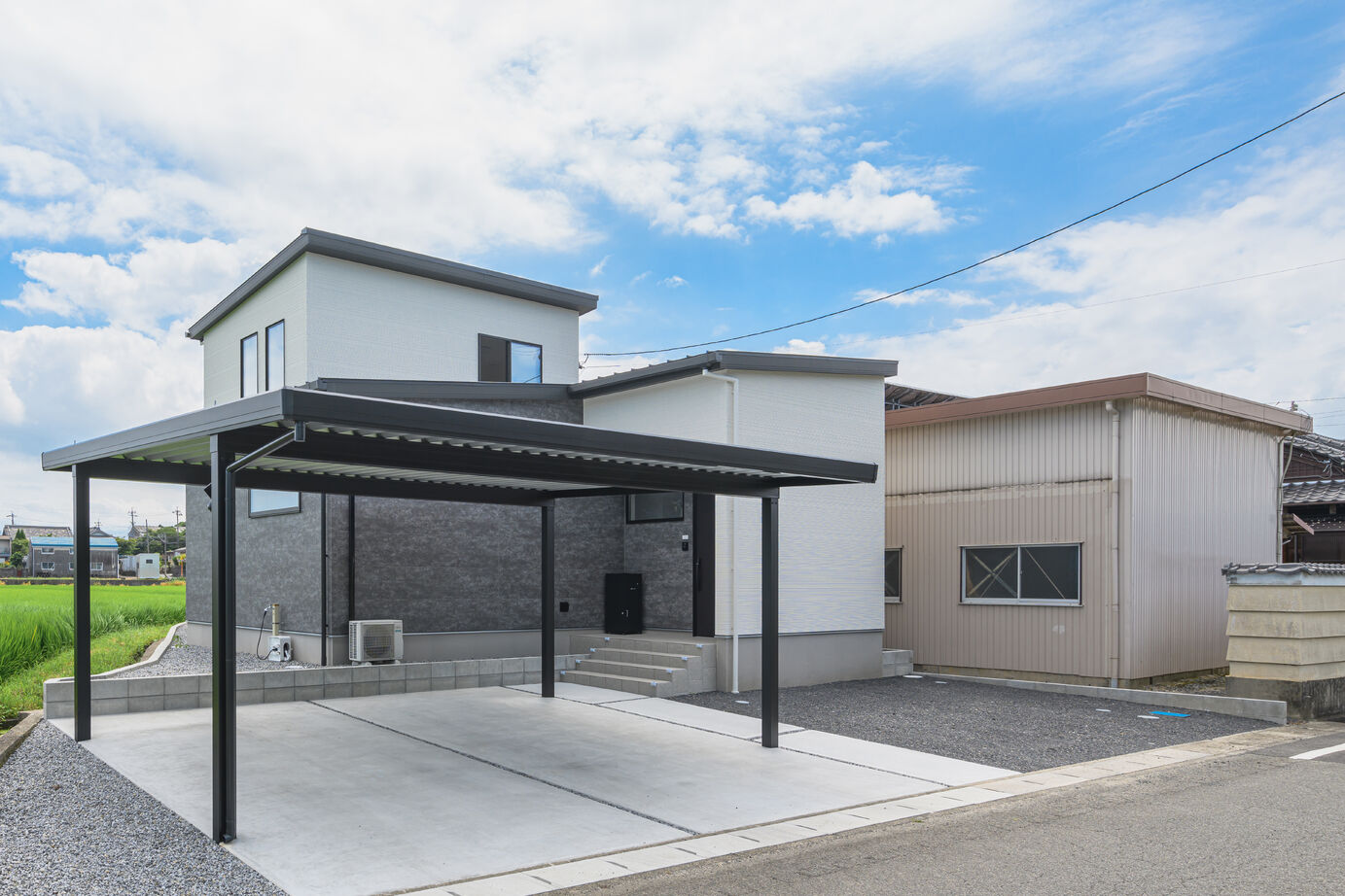 アサヒグローバルホーム 【2000万円台/間取り/30坪台/中庭】家族の会話をつなぐ、吹き抜けとリビング階段があるホテルライクな家の建築実例画像10