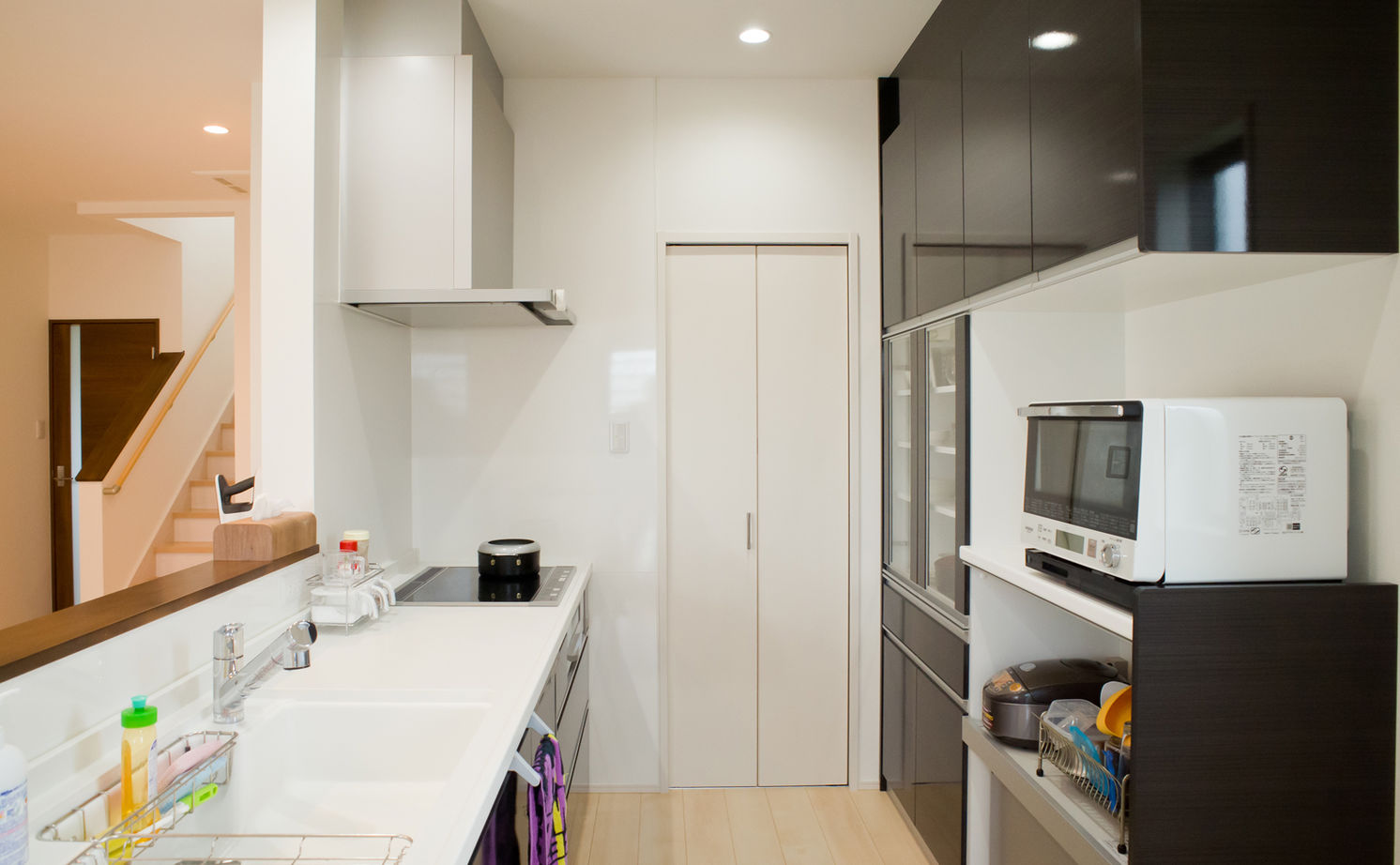 アサヒグローバルホーム 【1000万円台/間取り/約35坪/土間】南向きリビング×明るい床色で開放的な空間。子どもが遊べる和室も隣接の建築実例画像7