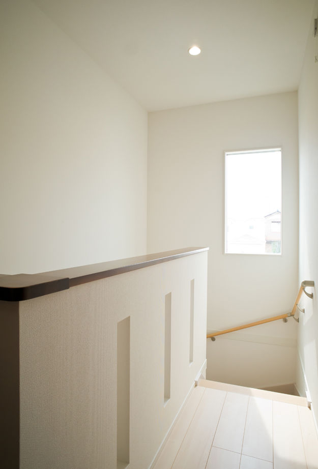 アサヒグローバルホーム 【1000万円台/間取り/約35坪/土間】南向きリビング×明るい床色で開放的な空間。子どもが遊べる和室も隣接の建築実例画像11