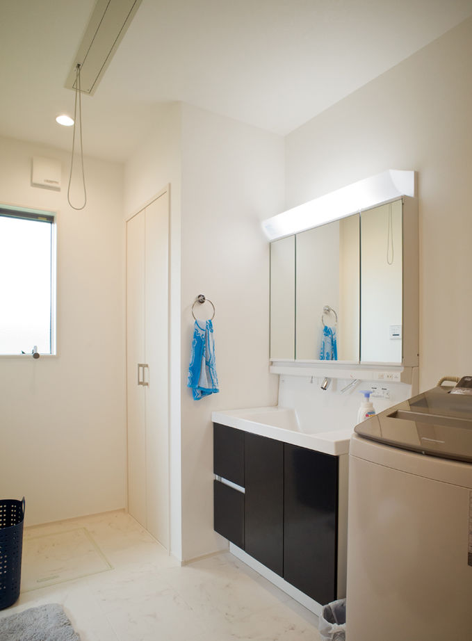 アサヒグローバルホーム 【1000万円台/間取り/約35坪/土間】南向きリビング×明るい床色で開放的な空間。子どもが遊べる和室も隣接の建築実例画像13