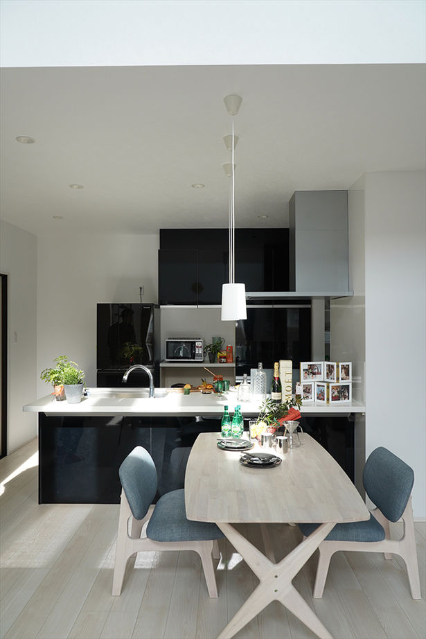 アサヒグローバルホーム 【2000万円台/間取り/ガレージハウス/吹抜けリビング】こだわりも予算も大満足。太陽光パネルで省エネも！の建築実例画像9