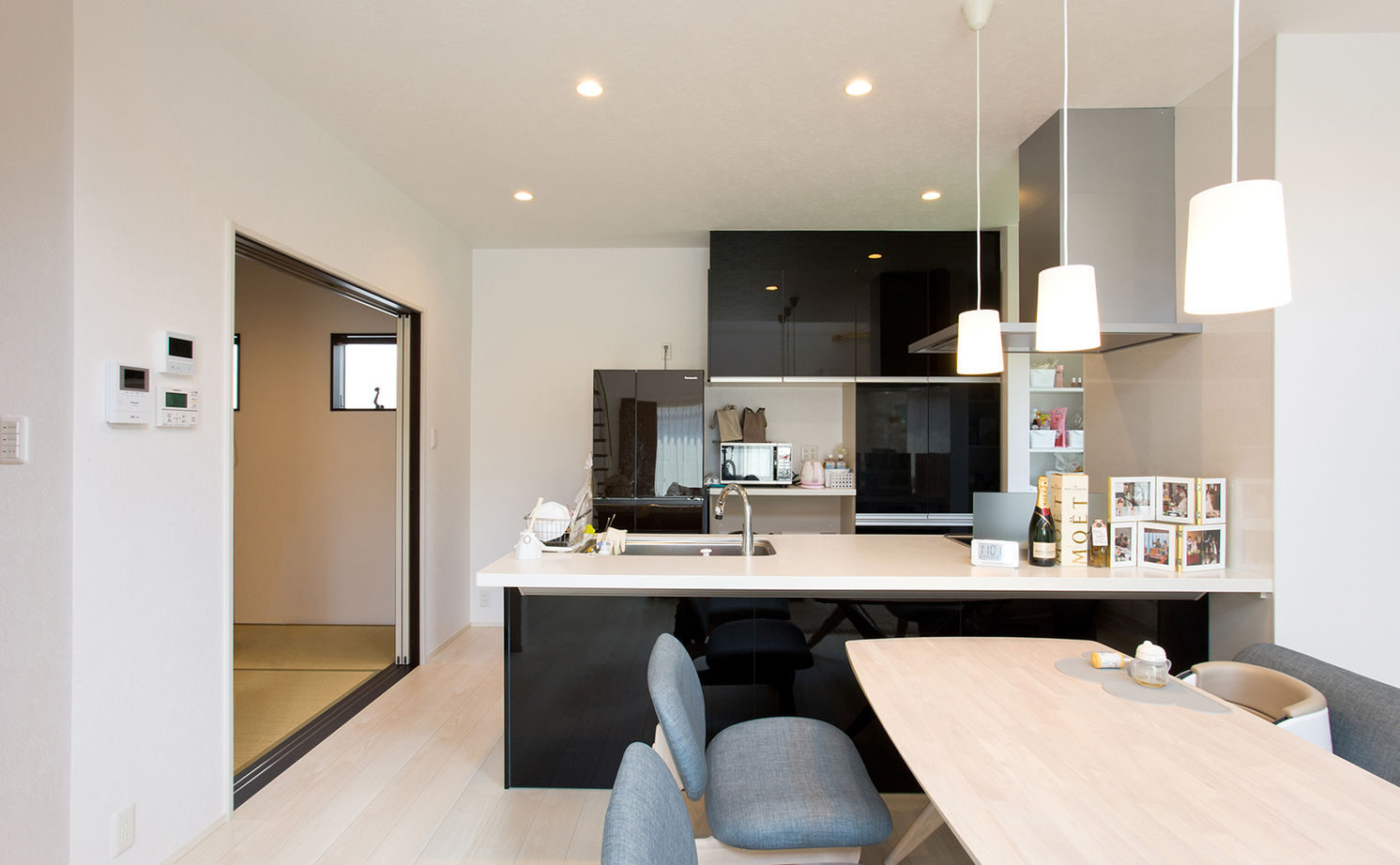 アサヒグローバルホーム 【2000万円台/間取り/ガレージハウス/吹抜けリビング】こだわりも予算も大満足。太陽光パネルで省エネも！の建築実例画像16