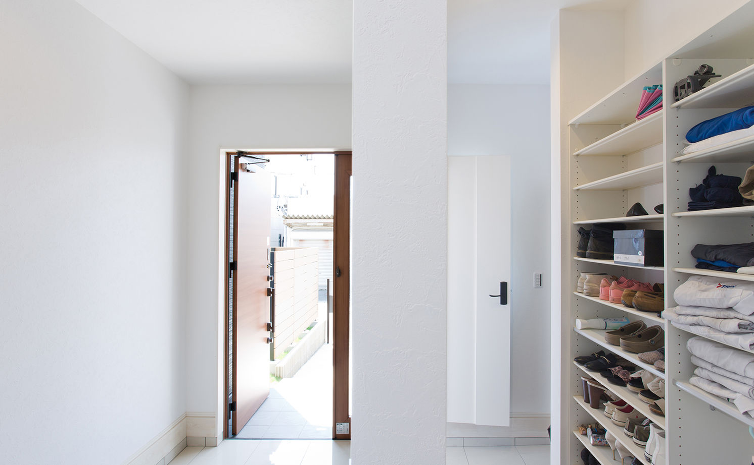 アサヒグローバルホーム 【2000万円台/間取り/ガレージハウス/吹抜けリビング】こだわりも予算も大満足。太陽光パネルで省エネも！の建築実例画像17