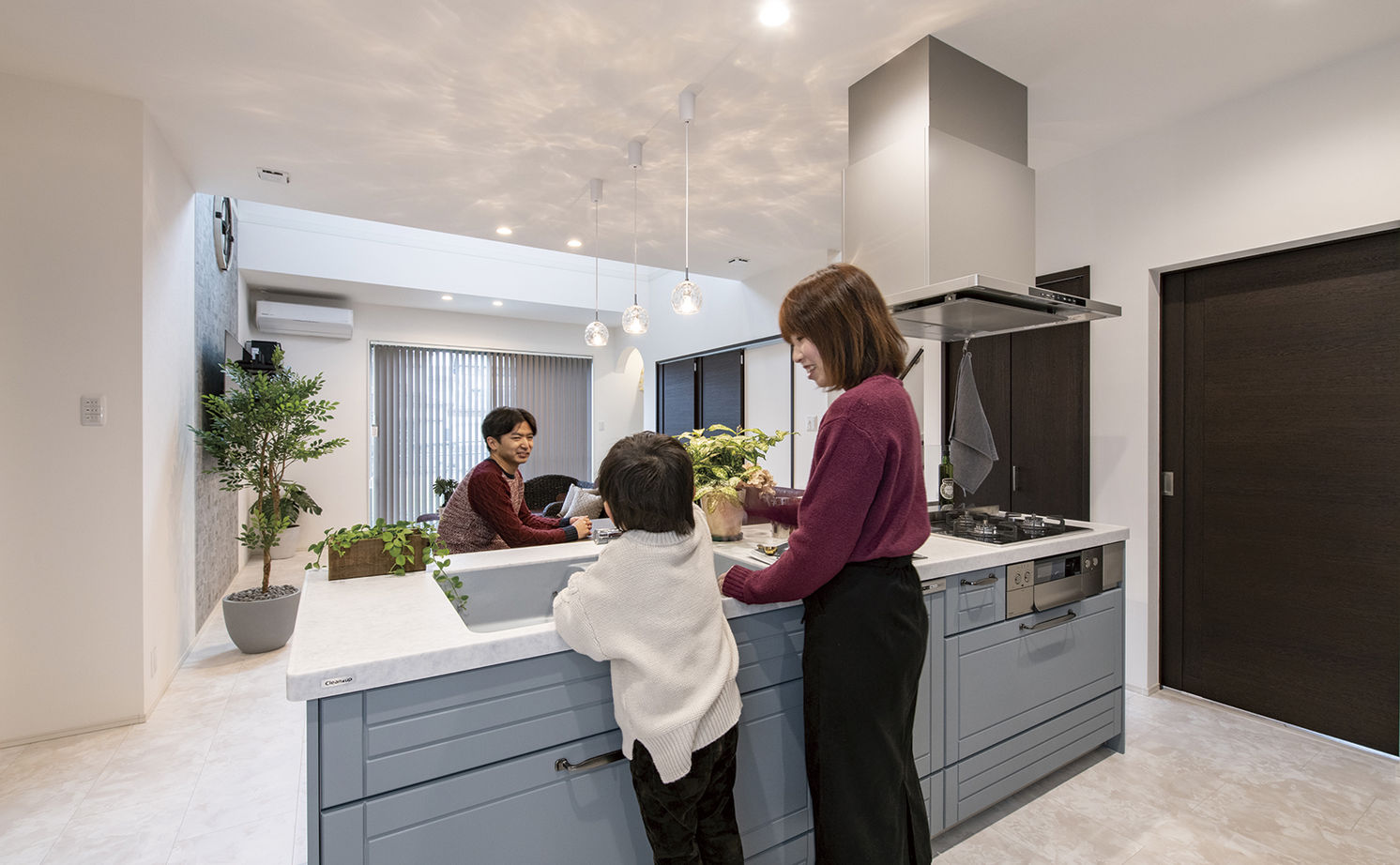 アサヒグローバルホーム 【2000万円台/間取り/吹抜けリビング/土間】20代で実現 フレンチモダンなキッチンが映えるガレージハウスの建築実例画像8