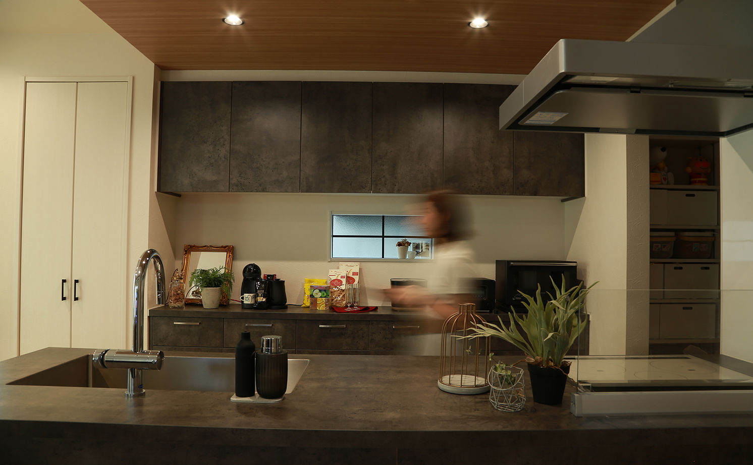 アサヒグローバルホーム 【1000万円台/間取り/約30坪/土間/家事ラク】家具のような佇まいのこだわりキッチンと、サンルームがある家の建築実例画像6