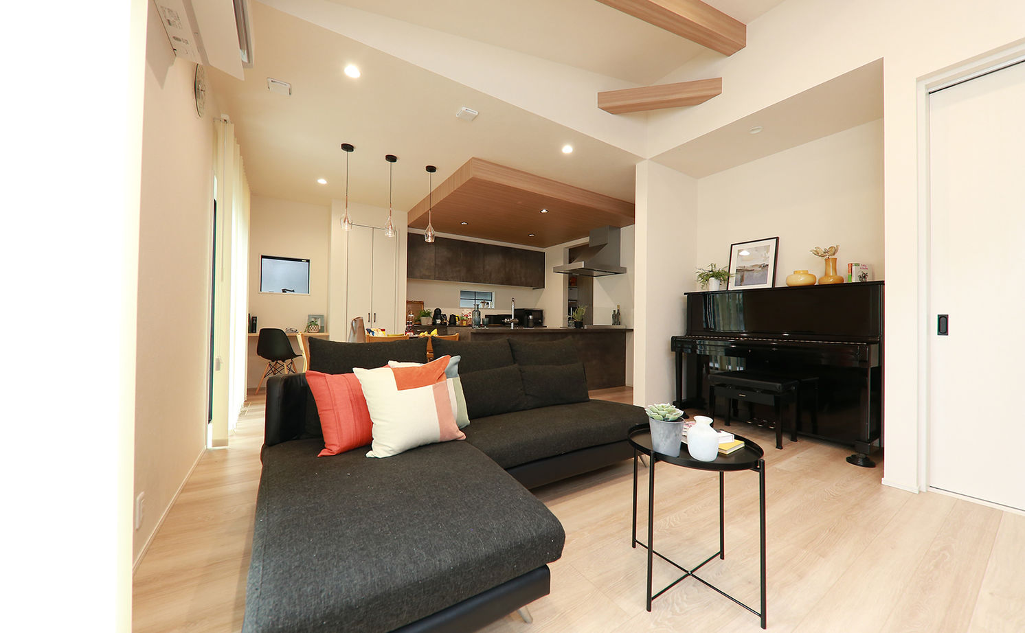 アサヒグローバルホーム 【1000万円台/間取り/約30坪/土間/家事ラク】家具のような佇まいのこだわりキッチンと、サンルームがある家の建築実例画像10