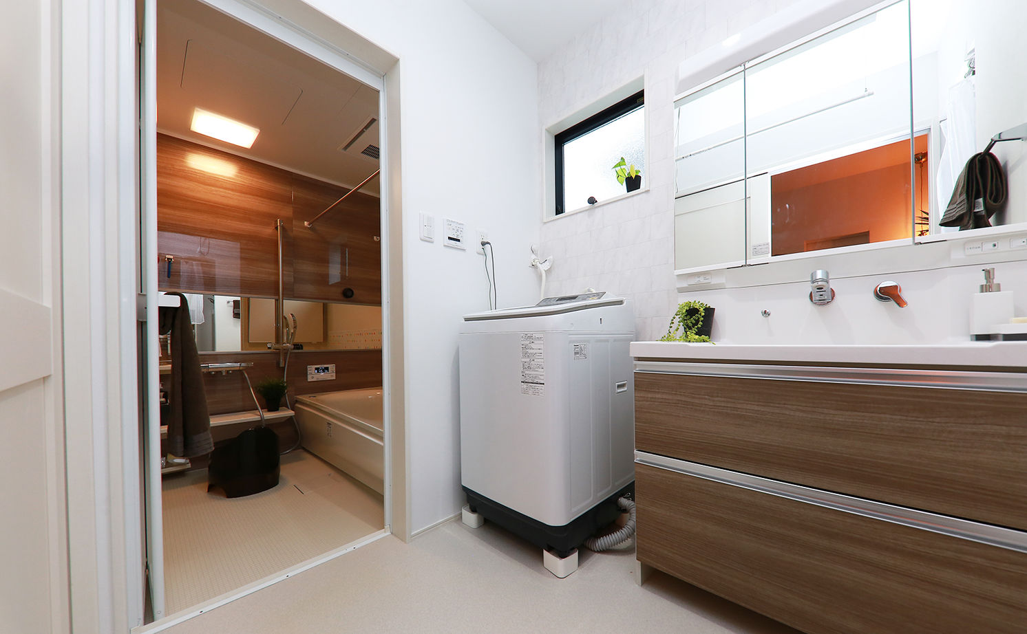 アサヒグローバルホーム 【1000万円台/間取り/約30坪/土間/家事ラク】家具のような佇まいのこだわりキッチンと、サンルームがある家の建築実例画像16