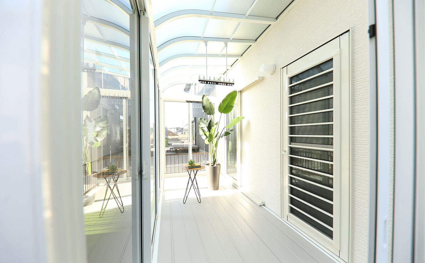 アサヒグローバルホーム 【1927万円×南欧風｜間取り図有】コンパクトな洗濯動線で家事ラク！サンルーム＆ランドリールームがある家の建築実例画像5