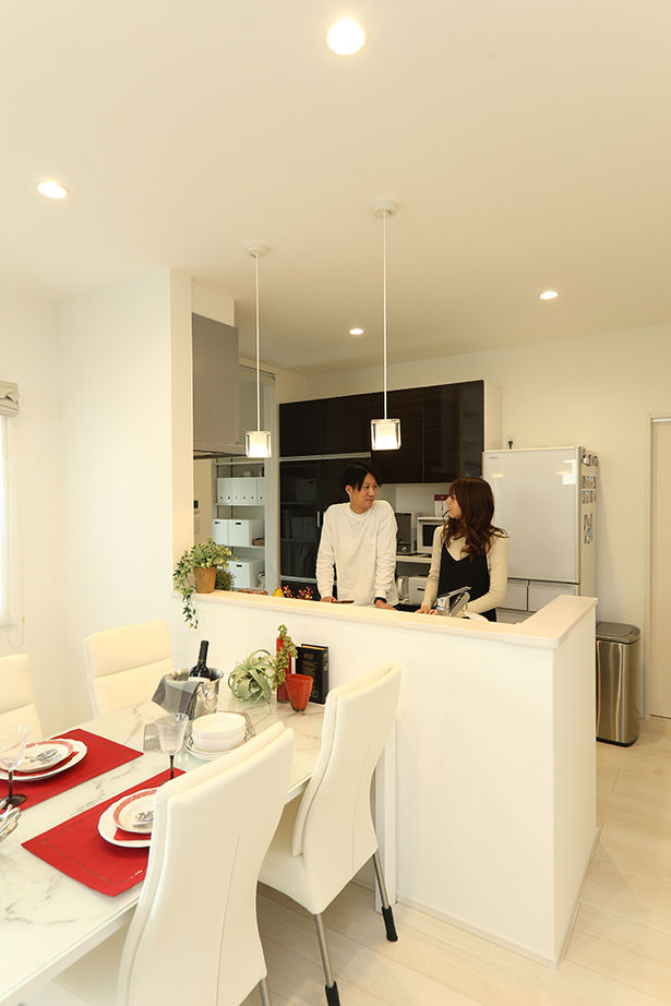 アサヒグローバルホーム 【1927万円×南欧風｜間取り図有】コンパクトな洗濯動線で家事ラク！サンルーム＆ランドリールームがある家の建築実例画像16