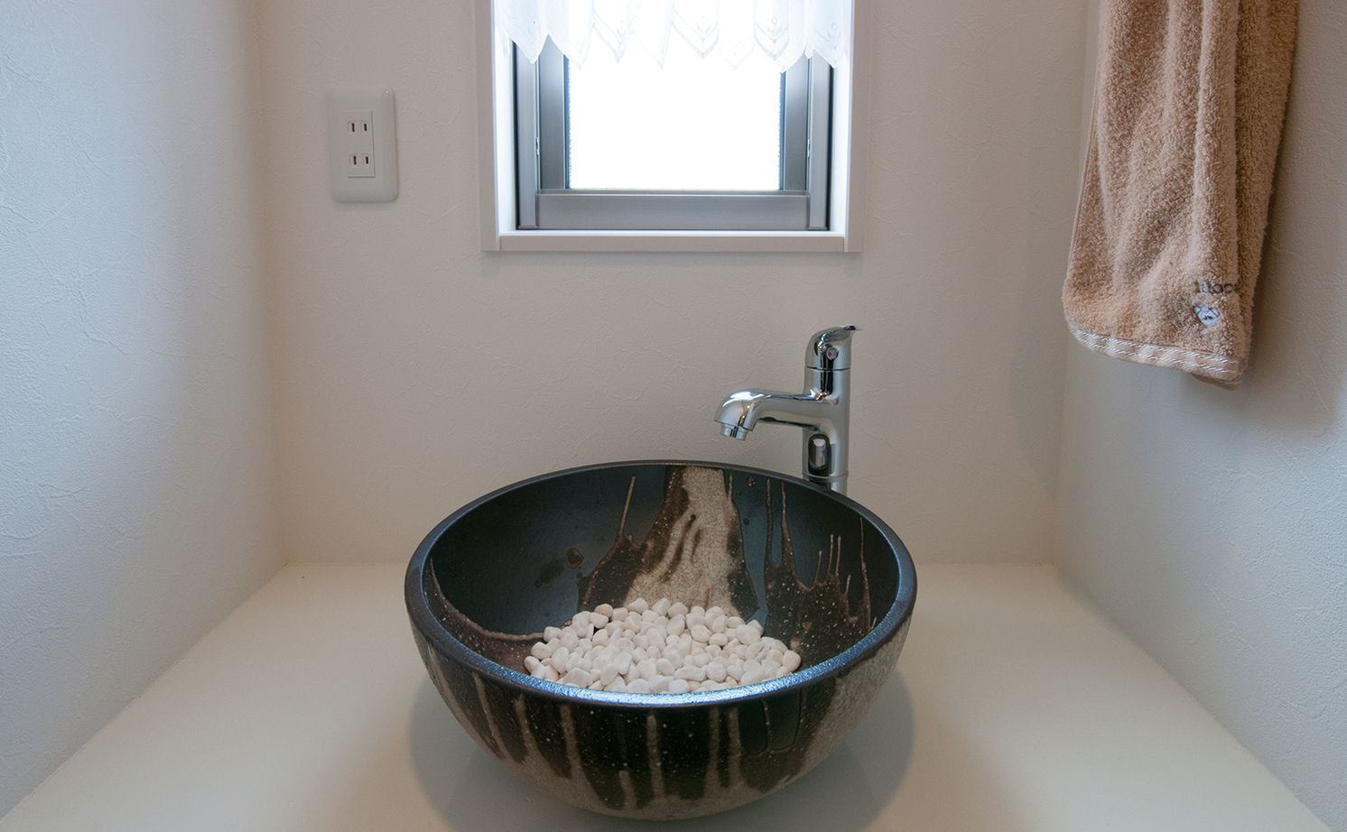 アサヒグローバルホーム 【1000万円台/間取り/ガレージハウス/回遊導線】玄関から続くインナーガレージで趣味の愛車を眺められる家の建築実例画像9