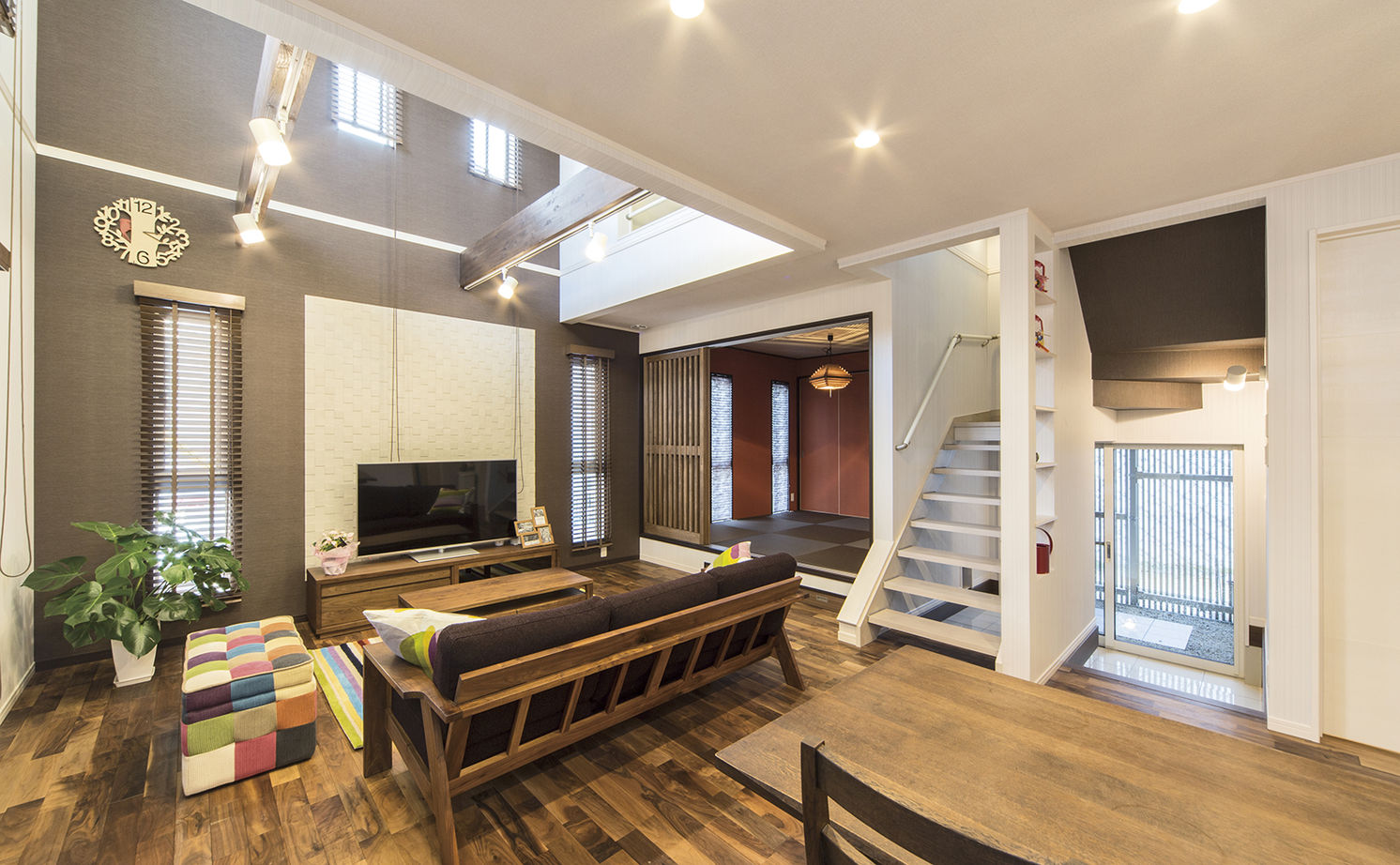 アサヒグローバルホーム 【2000万円台/間取り/約60坪/ガレージ】15.25kWのソーラー発電で暮らしに優しい、ハイスペックデザイン住宅の建築実例画像2