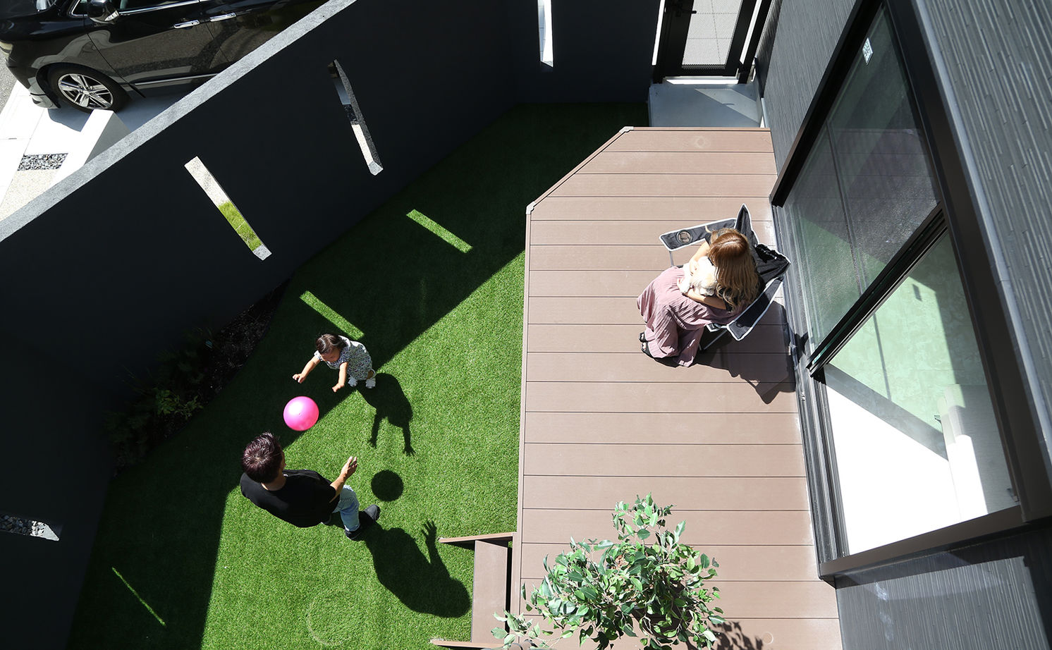 アサヒグローバルホーム 【1000万円台/間取り/約40坪/土間】プライベートな庭でおうち時間を満喫。スタイリッシュなモノトーンの家の建築実例画像