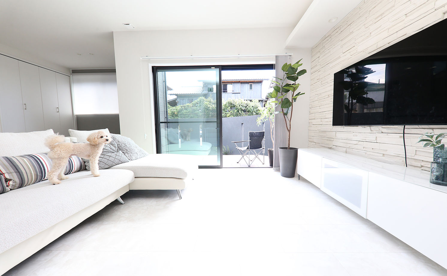 アサヒグローバルホーム 【1000万円台/間取り/約40坪/土間】プライベートな庭でおうち時間を満喫。スタイリッシュなモノトーンの家の建築実例画像2