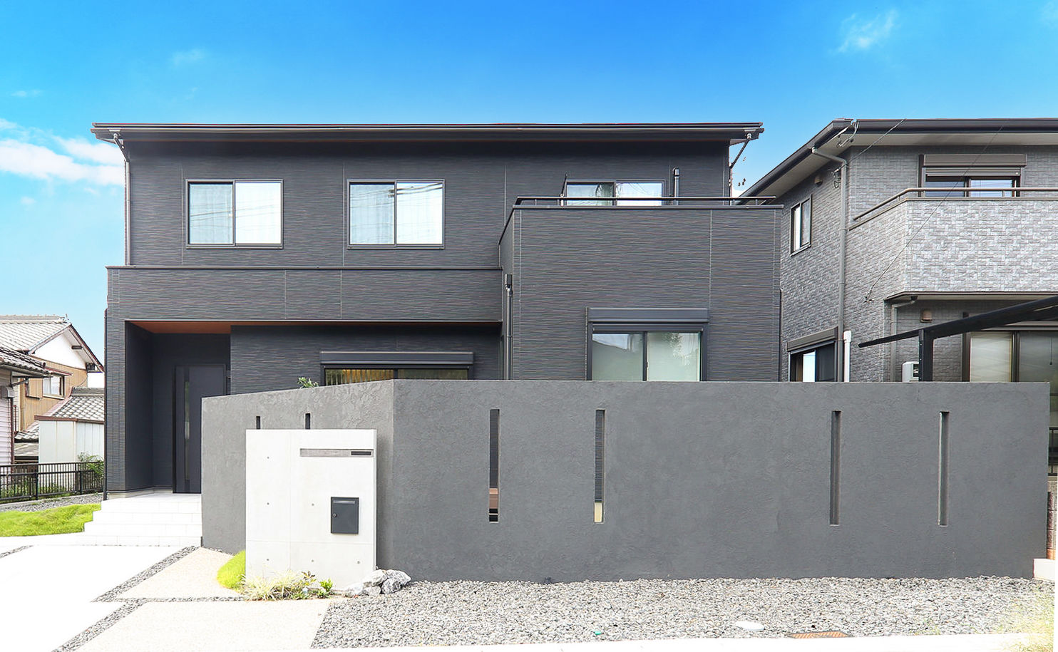 アサヒグローバルホーム 【1000万円台/間取り/約40坪/土間】プライベートな庭でおうち時間を満喫。スタイリッシュなモノトーンの家の建築実例画像3