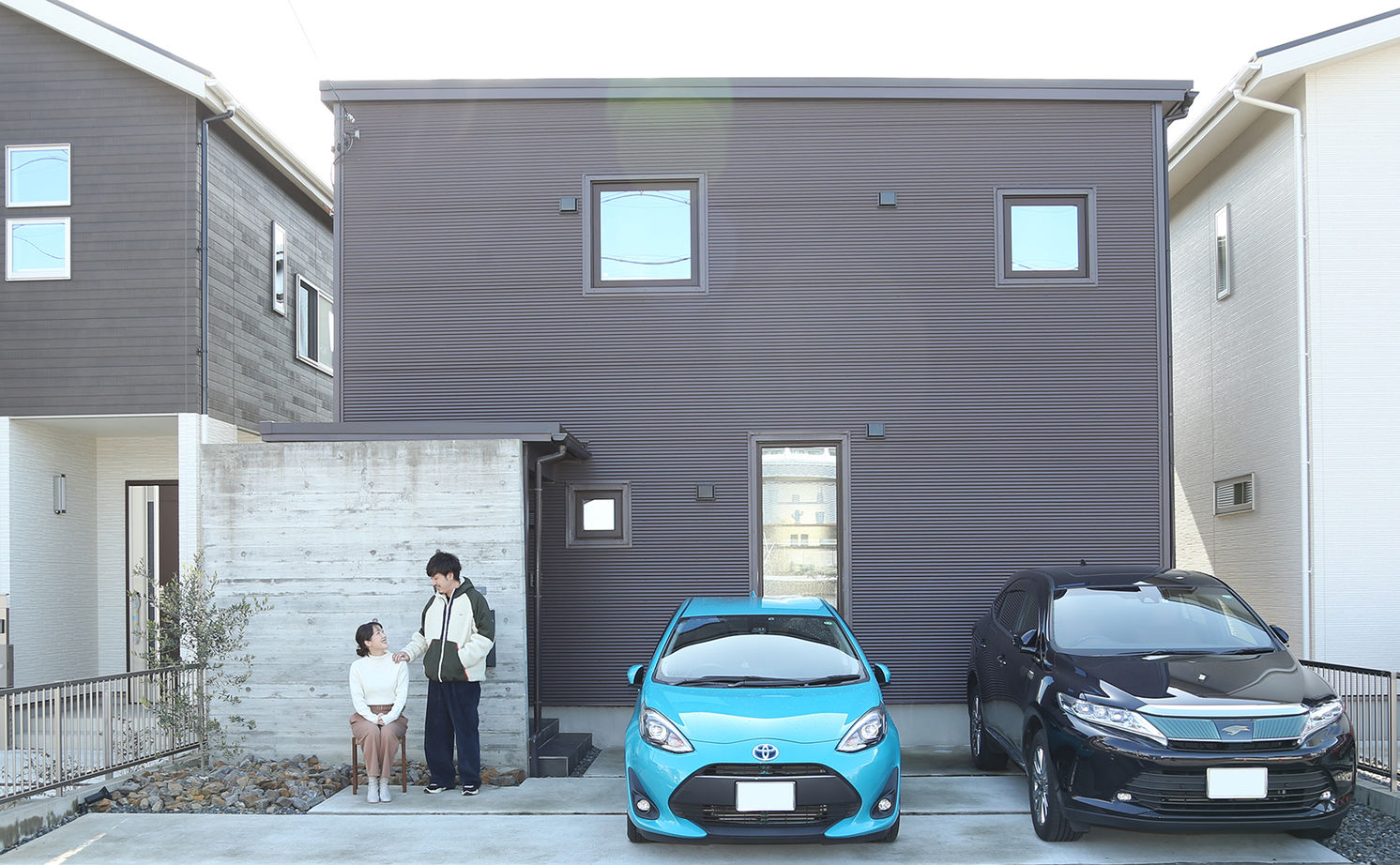 アサヒグローバルホーム 【2000万円台/間取り/30坪台/吹抜リビング】ウッディな内装×シンプルデザイン。カフェ風キッチンが映える家の建築実例画像2