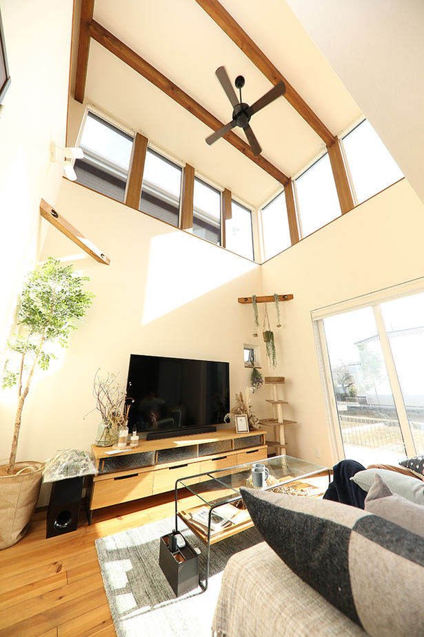 アサヒグローバルホーム 【2000万円台/間取り/30坪台/吹抜リビング】ウッディな内装×シンプルデザイン。カフェ風キッチンが映える家の建築実例画像11