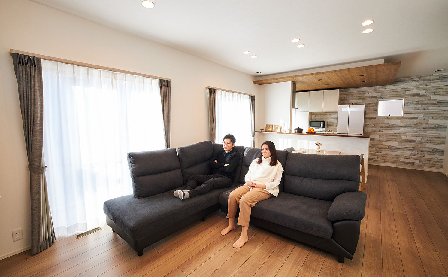 アサヒグローバルホーム 【1000万円台/間取り/30坪台/家事動線/サンルーム】コストを工夫し予算内でこだわり尽くすホテルライクな家の建築実例画像3