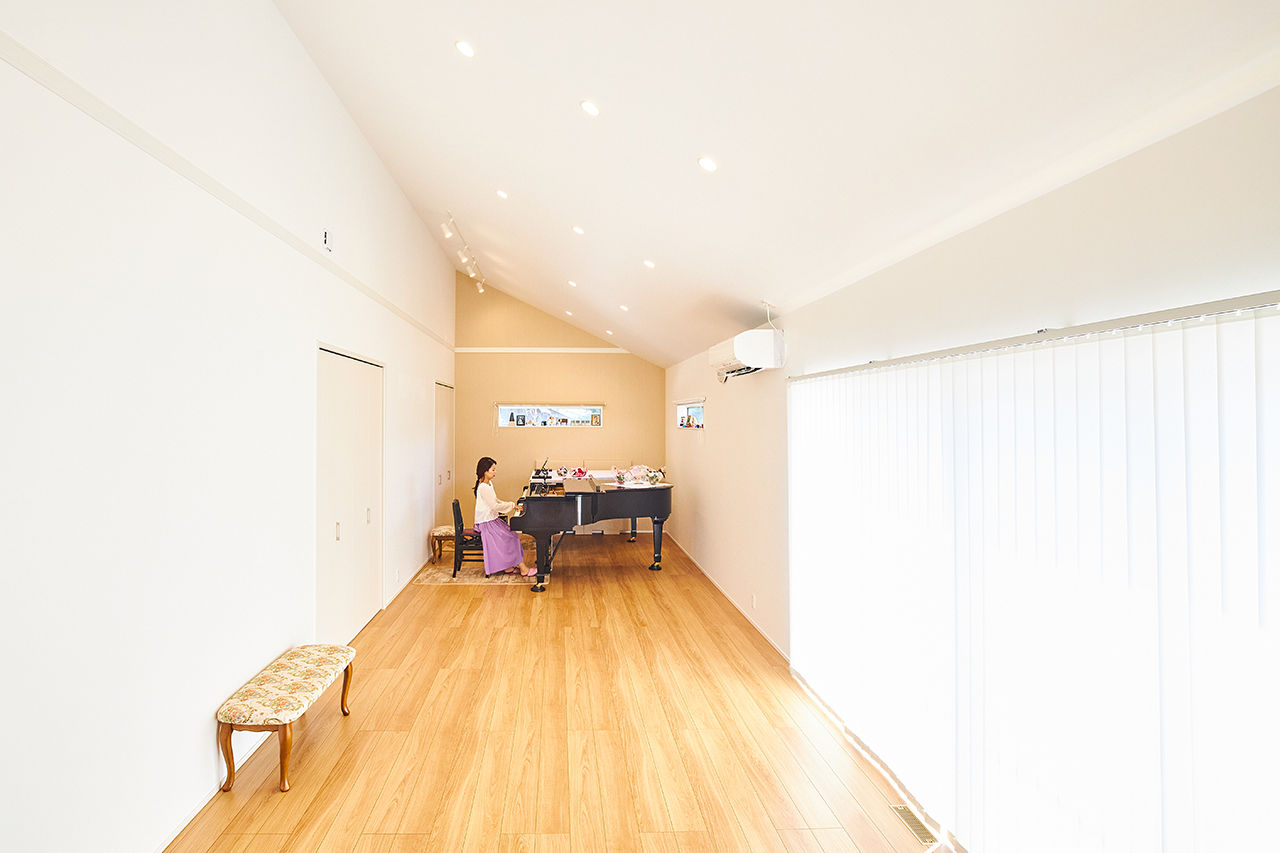 アサヒグローバルホーム 【1000万円台/間取り/平屋/アンティーク外観】ピアノ教室を併設 カフェ風の明るいリビングで楽しくレッスンの建築実例画像2