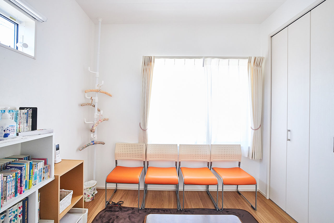 アサヒグローバルホーム 【1000万円台/間取り/平屋/アンティーク外観】ピアノ教室を併設 カフェ風の明るいリビングで楽しくレッスンの建築実例画像4