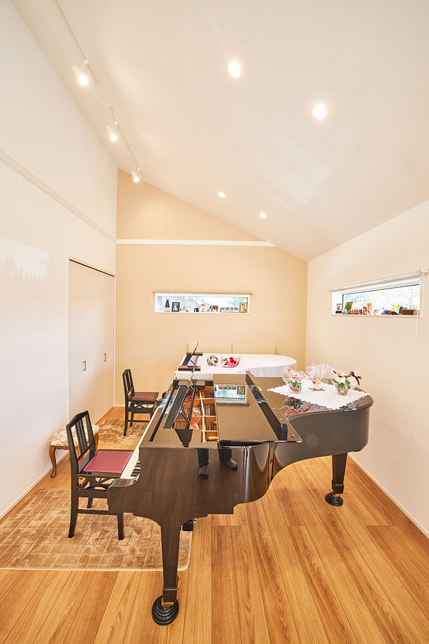 アサヒグローバルホーム 【1000万円台/間取り/平屋/アンティーク外観】ピアノ教室を併設 カフェ風の明るいリビングで楽しくレッスンの建築実例画像6