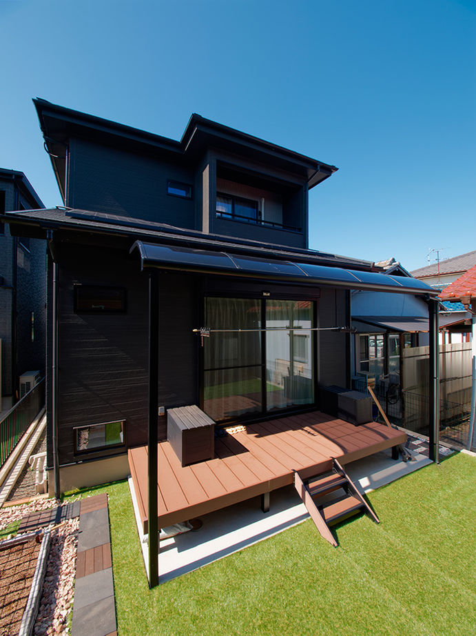 アサヒグローバルホーム 【1000万円台/間取り/30坪台/デッキ】グレイッシュモダンなリビングに家族が集う。吹抜け×オープン階段の家の建築実例画像10