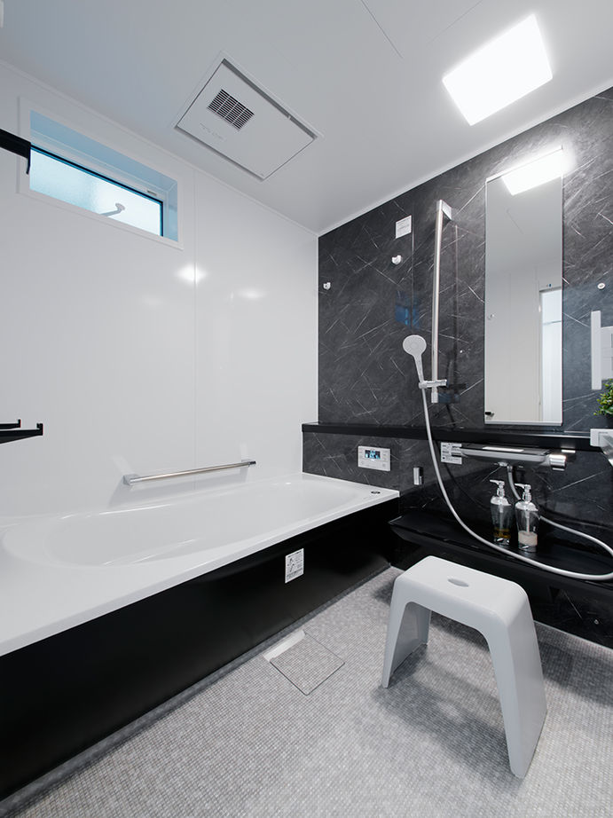 アサヒグローバルホーム 【1000万円台/間取り/30坪台/デッキ】グレイッシュモダンなリビングに家族が集う。吹抜け×オープン階段の家の建築実例画像16