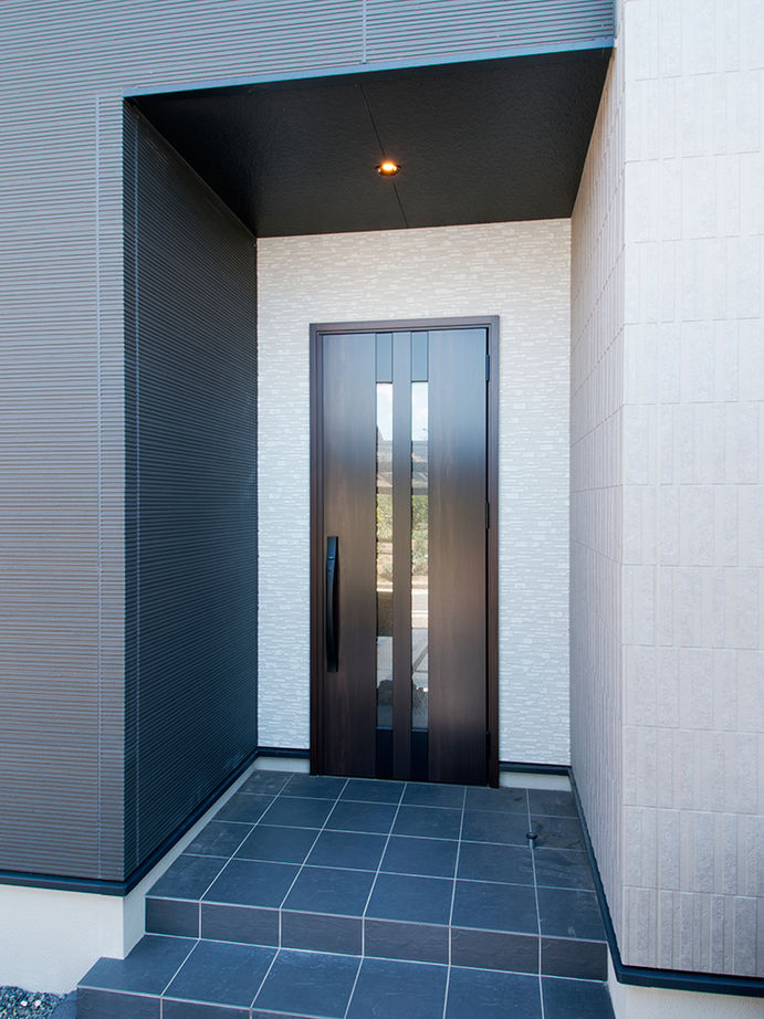 アサヒグローバルホーム 【1000万円台/間取り/30坪台/デッキ】グレイッシュモダンなリビングに家族が集う。吹抜け×オープン階段の家の建築実例画像20