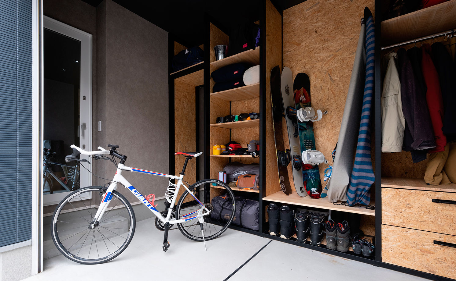 アサヒグローバルホーム 【2000万円台/間取り/30坪台/インナーガレージ】妥協ナシ！ホームジム×秘密基地がある大空間ガレージハウスの建築実例画像3