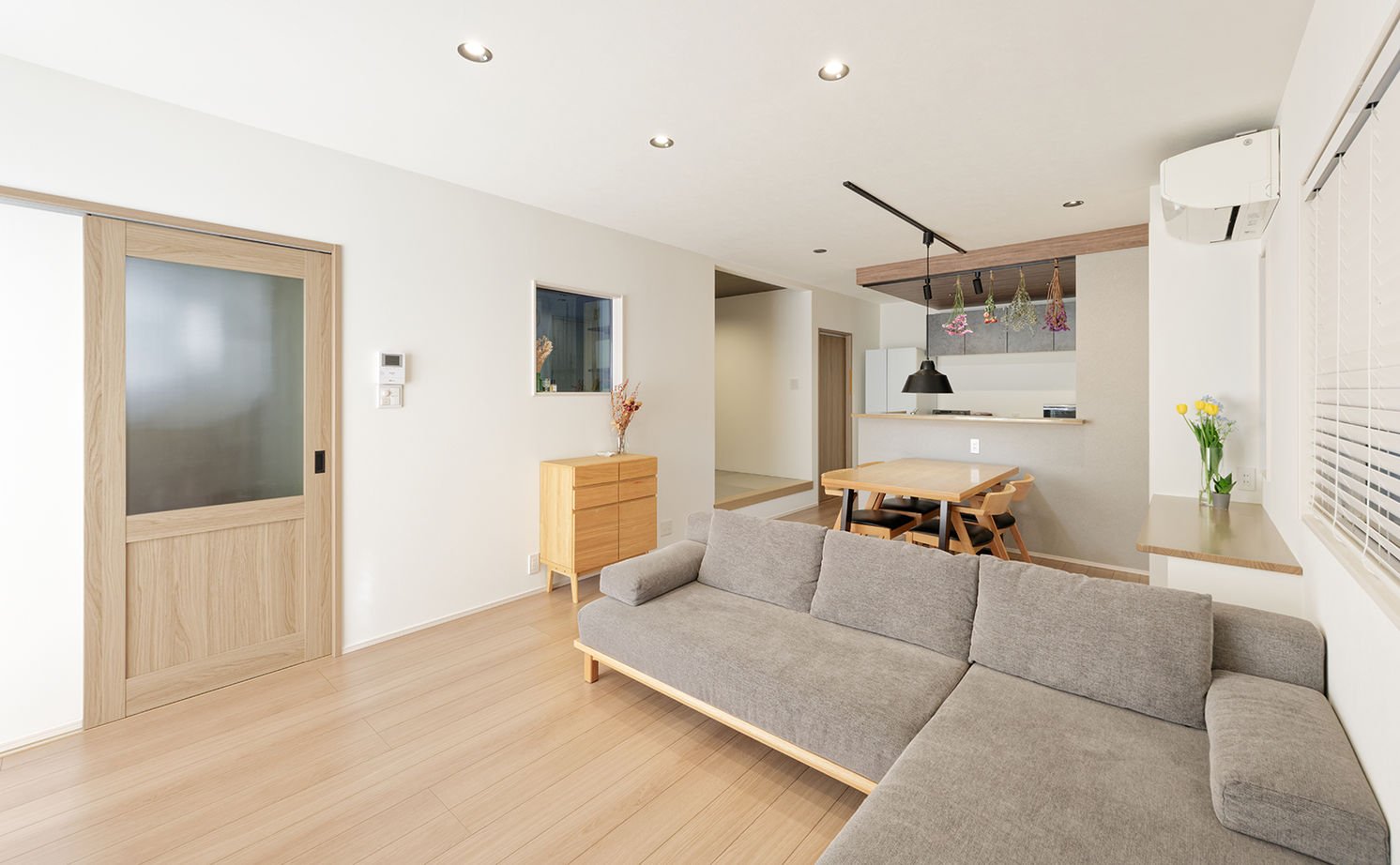 アサヒグローバルホーム 【1000万円台/間取り/30坪台/土間収納】玄関直結の土間のホビールーム！アウトドア好きの理想の家の建築実例画像3