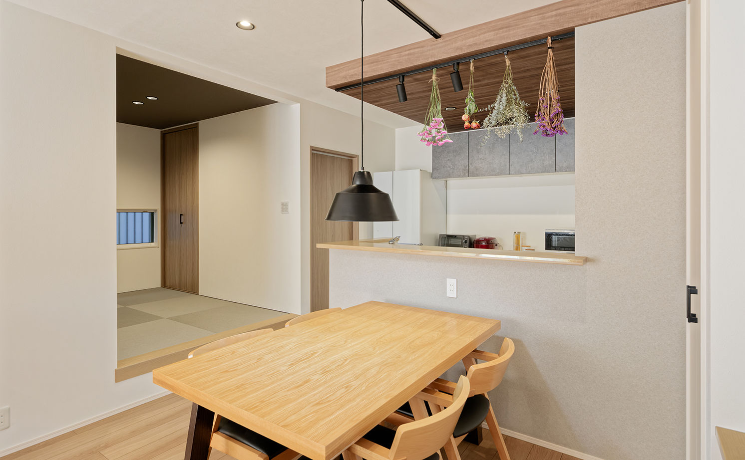 アサヒグローバルホーム 【1000万円台/間取り/30坪台/土間収納】玄関直結の土間のホビールーム！アウトドア好きの理想の家の建築実例画像4