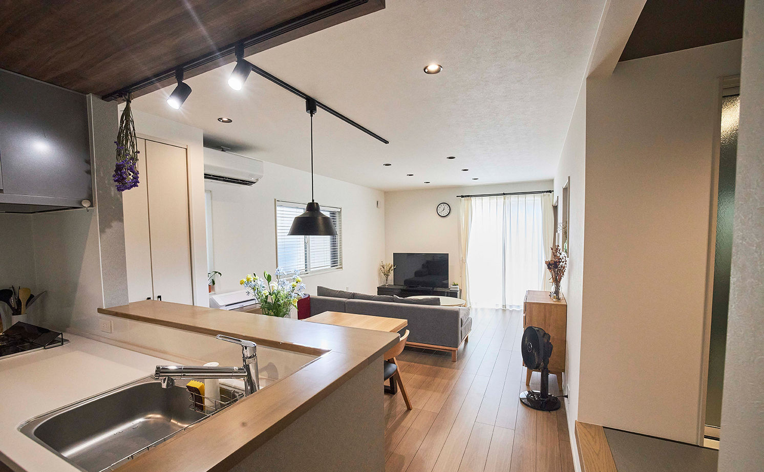 アサヒグローバルホーム 【1000万円台/間取り/30坪台/土間収納】玄関直結の土間のホビールーム！アウトドア好きの理想の家の建築実例画像16