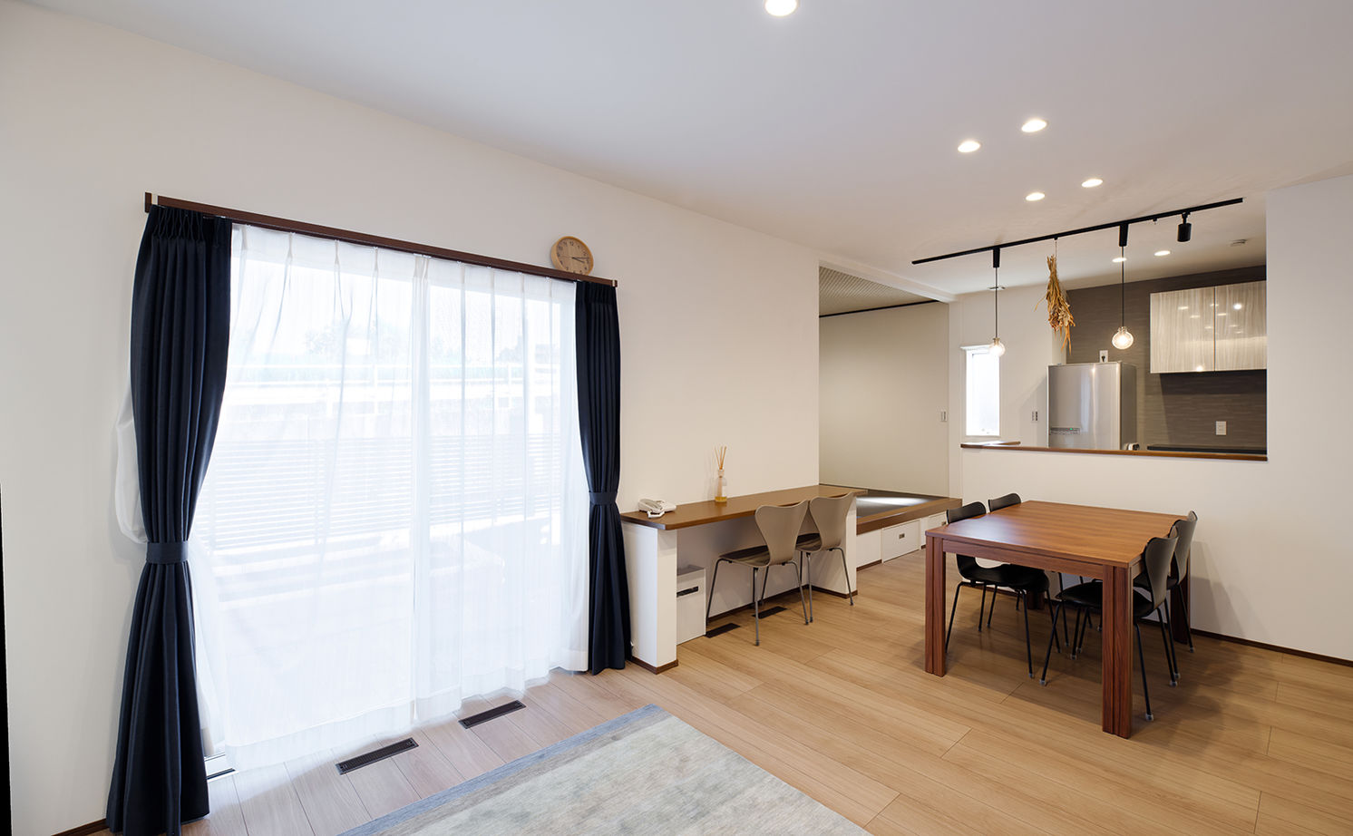 アサヒグローバルホーム 【間取り/30坪台/モダン外観/家事動線/アウトドアリビング】一級建築士のデザインで全てが叶った子育て住宅の建築実例画像2