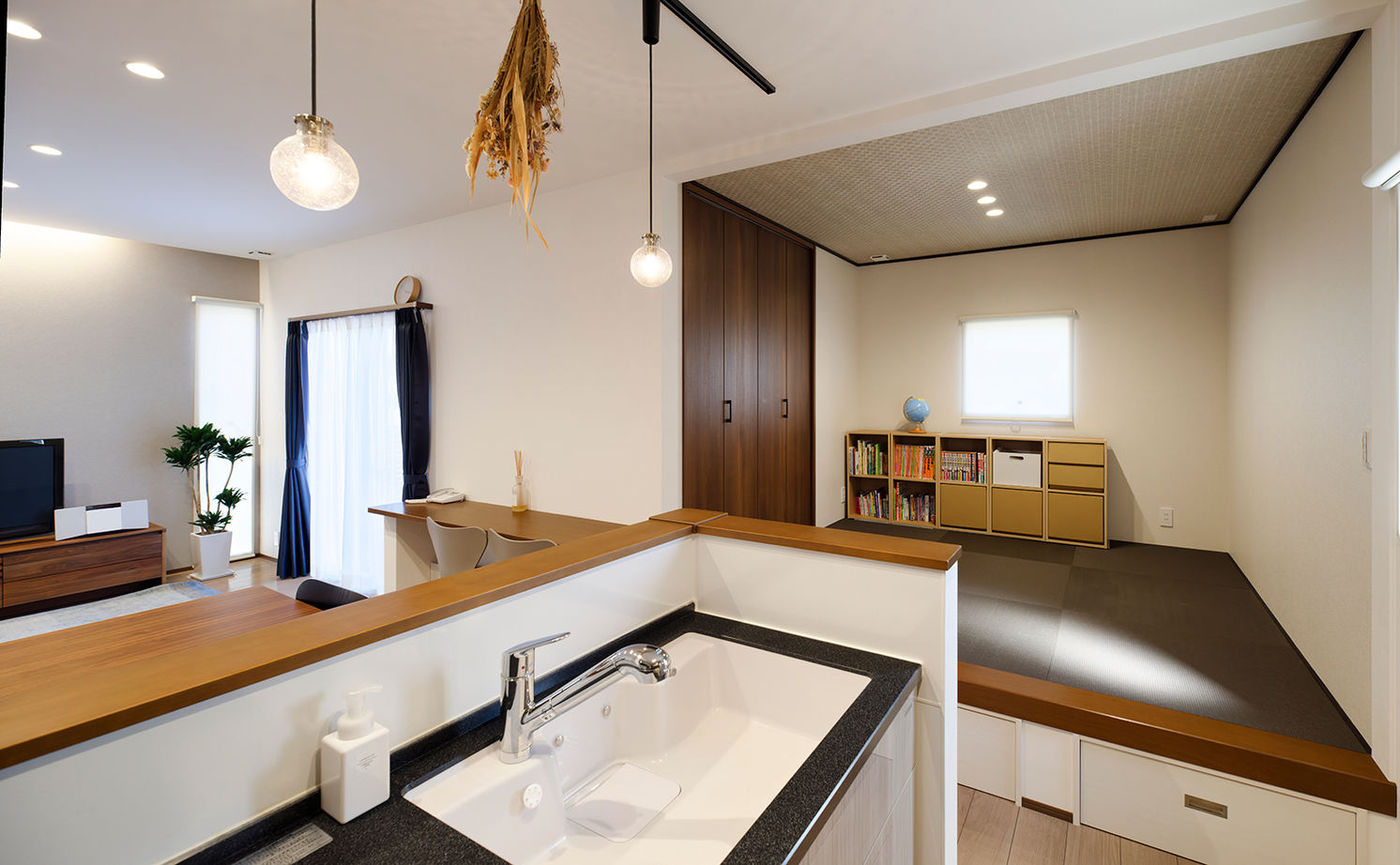 アサヒグローバルホーム 【間取り/30坪台/モダン外観/家事動線/アウトドアリビング】一級建築士のデザインで全てが叶った子育て住宅の建築実例画像3