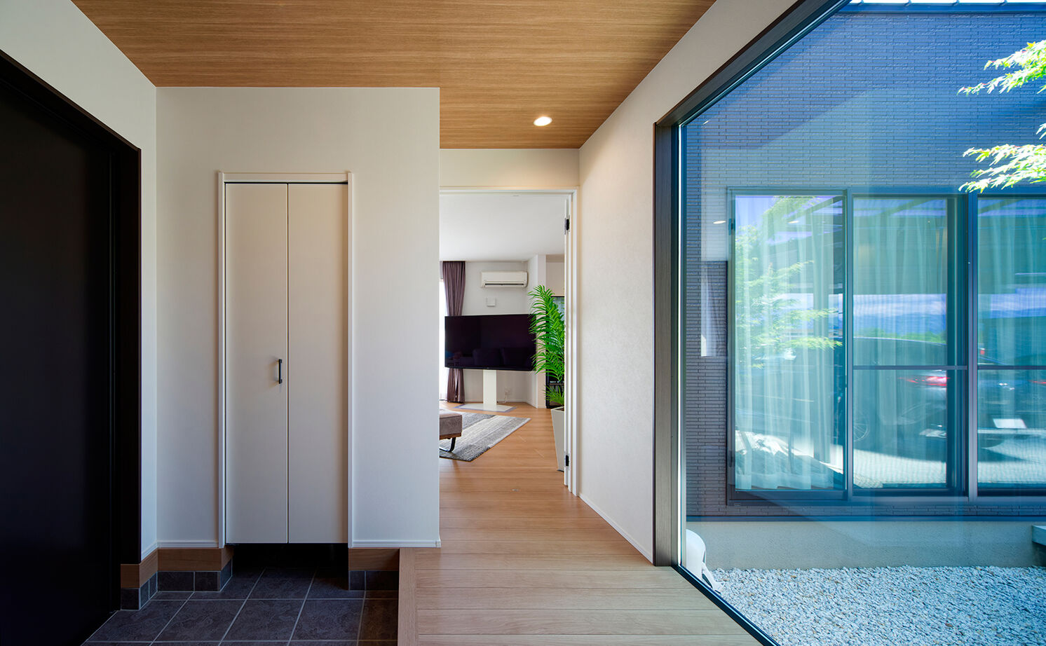 アサヒグローバルホーム 【2000万円台/間取り/40坪台/店舗併用住宅】「働く場」と「暮らす場」を中庭が繋ぐ家。26.3畳の大空間LDKの建築実例画像8