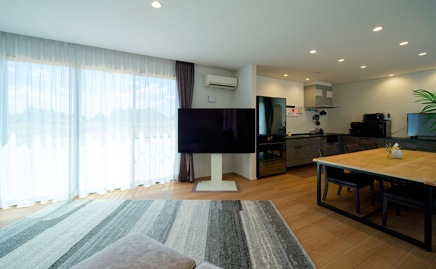 アサヒグローバルホーム 【2000万円台/間取り/40坪台/店舗併用住宅】「働く場」と「暮らす場」を中庭が繋ぐ家。26.3畳の大空間LDKの建築実例画像9