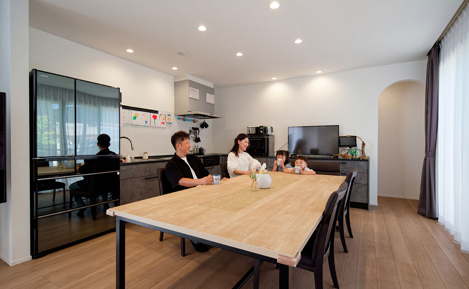 アサヒグローバルホーム 【2000万円台/間取り/40坪台/店舗併用住宅】「働く場」と「暮らす場」を中庭が繋ぐ家。26.3畳の大空間LDKの建築実例画像10