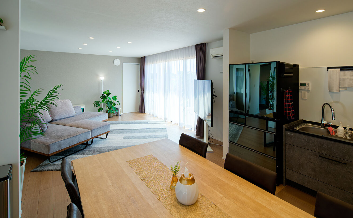 アサヒグローバルホーム 【2000万円台/間取り/40坪台/店舗併用住宅】「働く場」と「暮らす場」を中庭が繋ぐ家。26.3畳の大空間LDKの建築実例画像16