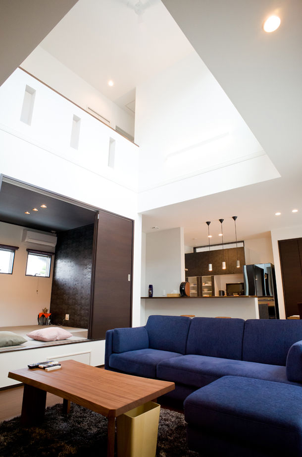 アサヒグローバルホーム 【1000万円台/間取り/30坪台/収納充実】敷地に太陽光パネル10kW搭載。吹抜けリビングで開放感たっぷりの建築実例画像2