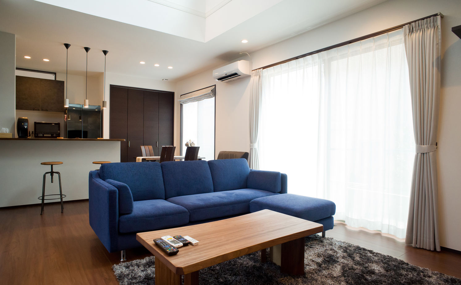 アサヒグローバルホーム 【1000万円台/間取り/30坪台/収納充実】敷地に太陽光パネル10kW搭載。吹抜けリビングで開放感たっぷりの建築実例画像3