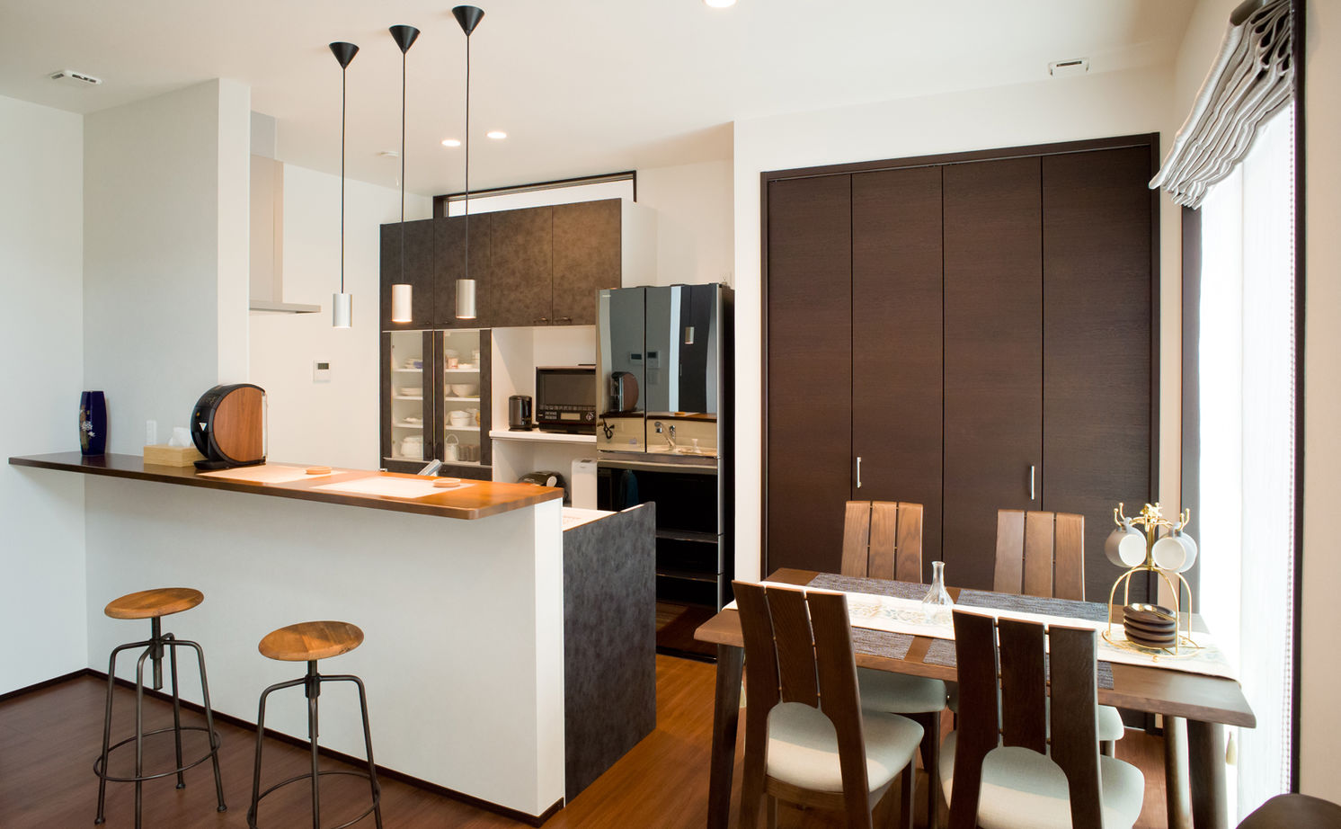 アサヒグローバルホーム 【1000万円台/間取り/30坪台/収納充実】敷地に太陽光パネル10kW搭載。吹抜けリビングで開放感たっぷりの建築実例画像5