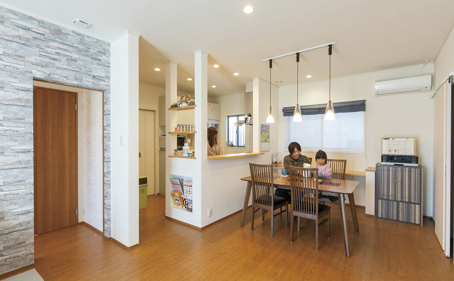 アサヒグローバルホーム 【1000万円台/間取り/ガレージハウス/バルコニー/片流れ】「標準仕様でインナーガレージ付＆耐震性に安心」の建築実例画像4