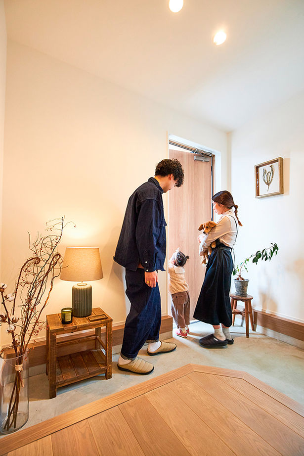 アサヒグローバルホーム 【1000万円台/間取り/30坪台/ガルバリウム外観/吹抜リビング】中庭でおうちカフェ。一級建築士デザインの家の建築実例画像4