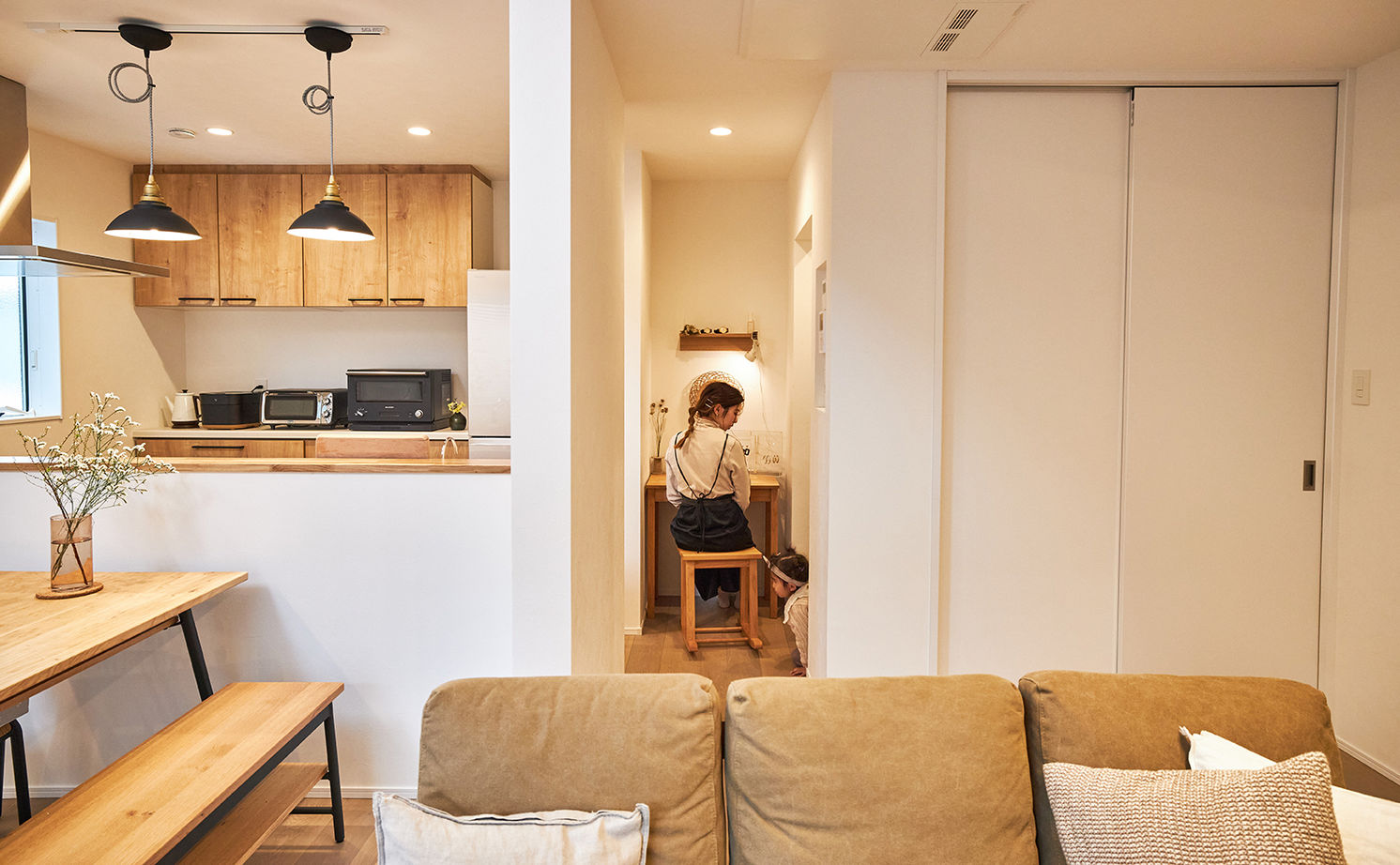 アサヒグローバルホーム 【1000万円台/間取り/30坪台/ガルバリウム外観/吹抜リビング】中庭でおうちカフェ。一級建築士デザインの家の建築実例画像7